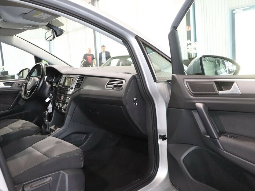 VW Golf Sportsvan 1.2 TSI / 2-ZONEN-KLIMAAUTOMATIK 120.000 km 7.991 € Hamm 59077