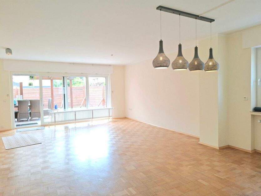 Reihenendhaus in ruhiger Anliegerstraße von Castrop-Rauxel auf Kaufgrundstück. 4 zimmer