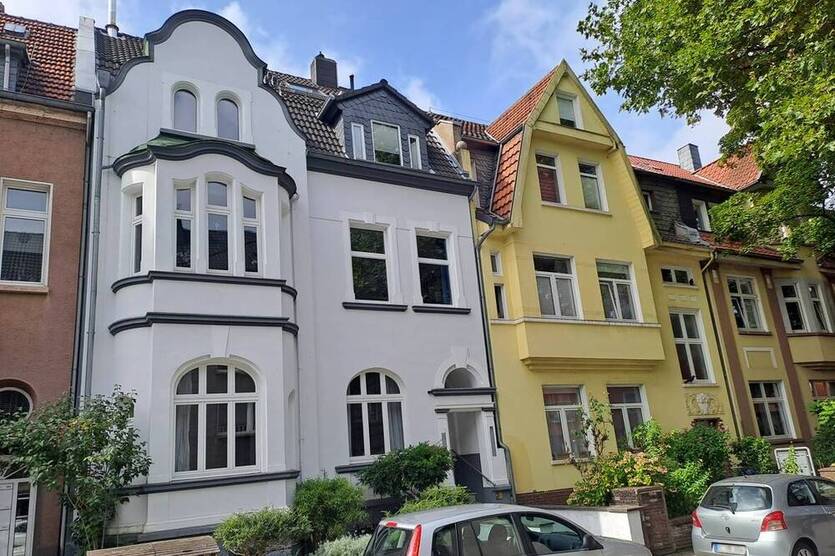 Rüttenscheider Herzblatt! Atmosphärische 3½-R.-Altbau-Wohnung im Erdgeschoss mit Terrasse