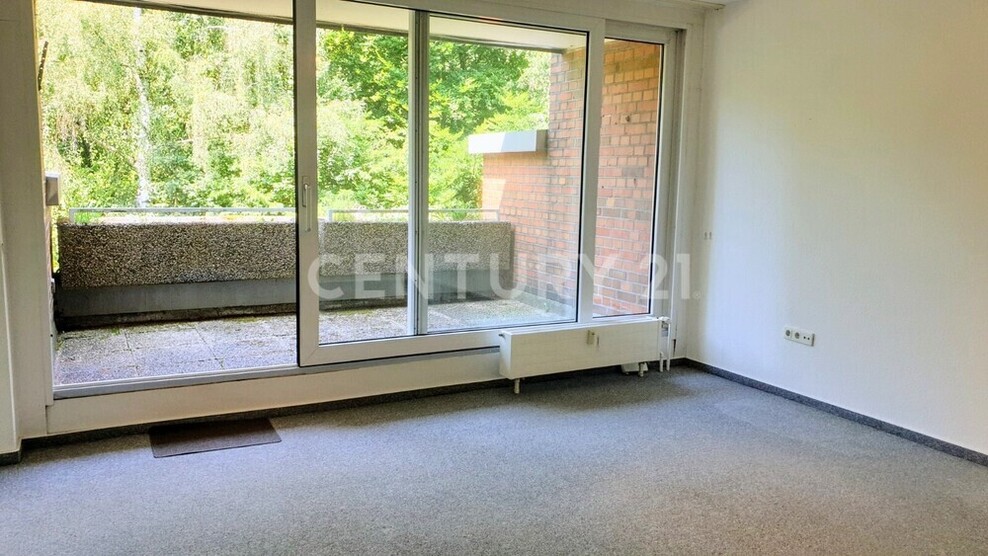 Uninähe! Helle Etagenwohnung mit großzügigem Balkon
