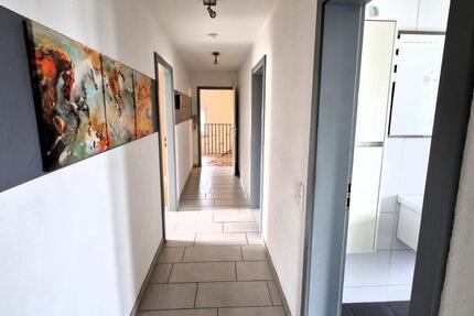 Dachgeschosswohnung mit Gartenidylle & Einbauküche – Wohnen mit Wohlfühlfaktor in Fröndenberg-Ostbüren 3 zimmer