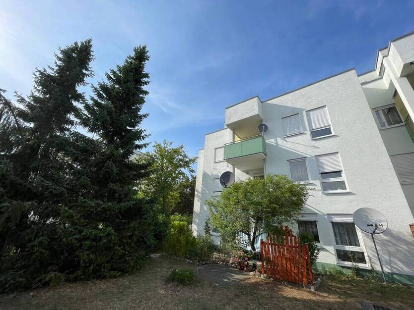 Privates Gartenidyll mit TG - 3 Zimmer in Eislingen, sofort bezugsfrei!