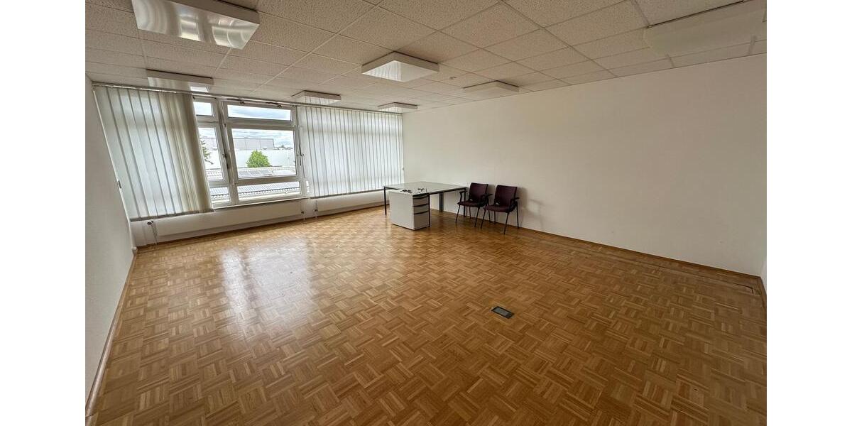 Stilvolle Bürofläche mit großzügiger Raumaufteilung zimmer