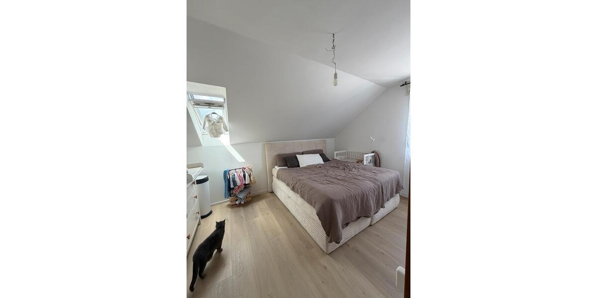 Dachgeschoßwohnung Dortmund Hombruch - 3.5 Zimmer, 150 m&sup2;, 1.800&euro; | Angebot:26665401