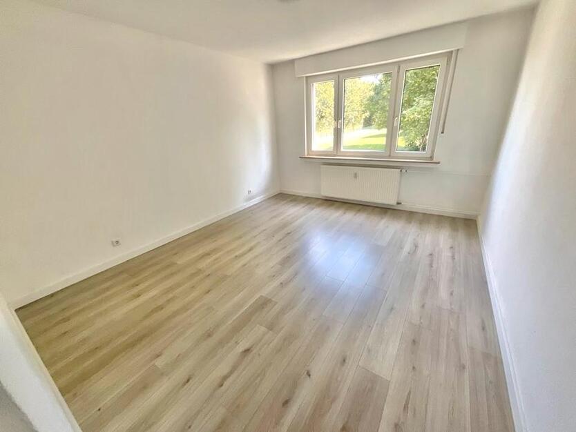Schöne Erdgeschosswohnungwohnung mit 3 Zimmern und Balkon zimmer