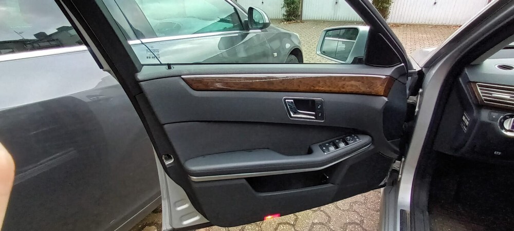 Mercedes-Benz E 200 177.000 km 12.500 € Gelsenkirchen 45879