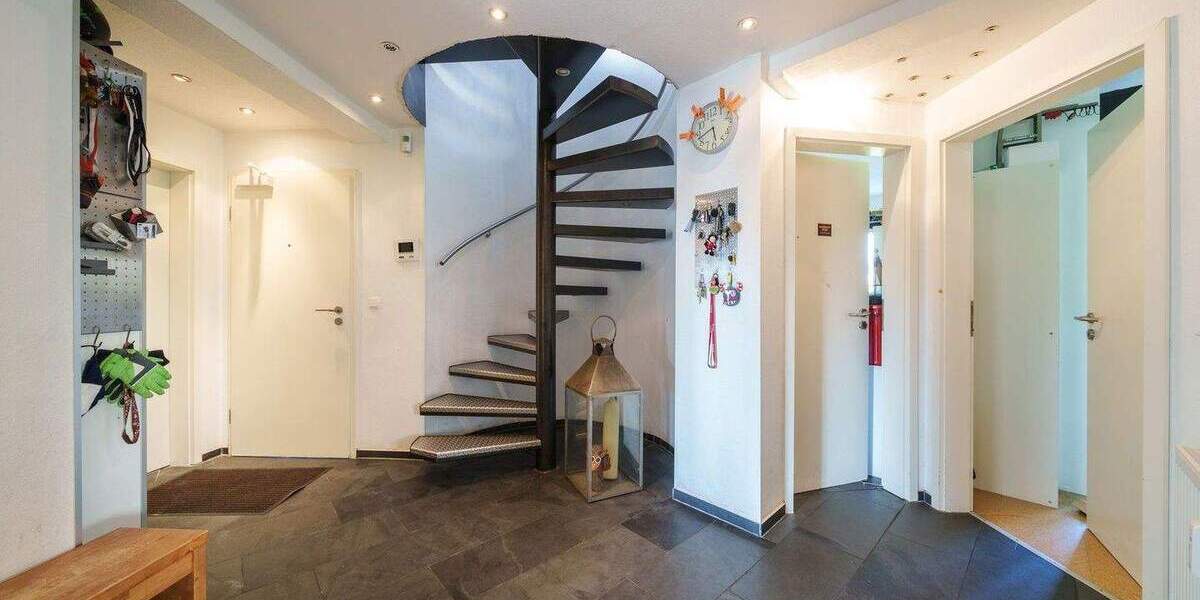 Etagenwohnung Bochum Dahlhausen - 8 Zimmer, 220 m&sup2;, 460.000&euro; | Angebot:24698531