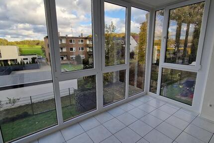 Nur mit WBS: Traumwohnung mit Wintergarten 3-Zimmer-Wohnung zimmer