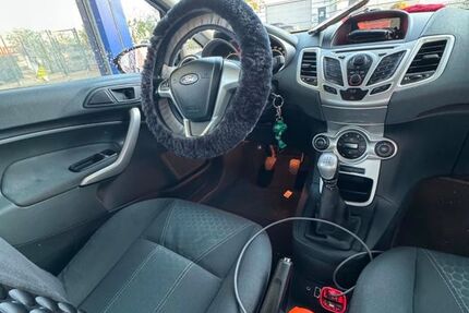 Ford Fiesta 177.000 km 2.300 &euro; Dortmund 44145