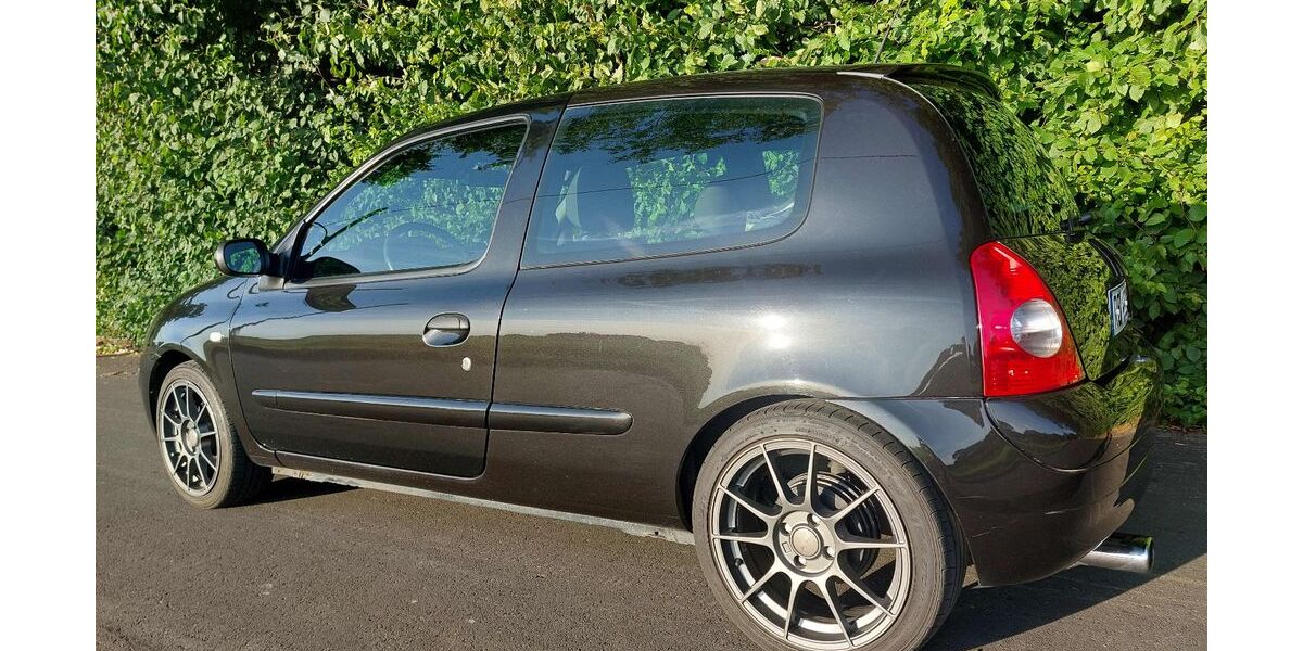 Renault Clio 158.000 km 2.750 &euro; Marl 45772