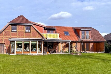 Hochwertiges Wohnhaus mit zusätzlicher Wohneinheit im Gewerbegebiet von Bad Schwartau