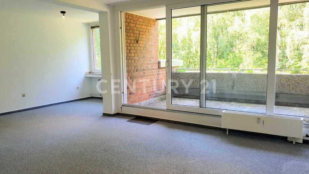 Uninähe! Helle Etagenwohnung mit großzügigem Balkon