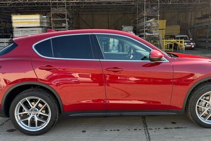 Alfa Romeo Stelvio 83.000 km 22.599 &euro; Recklinghausen 45659