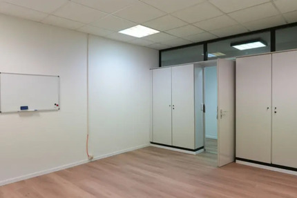 Moderner Praxis-Behandlungsraum zimmer