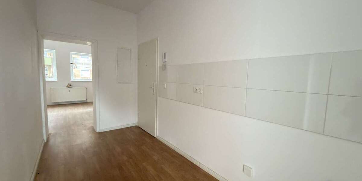 Exklusives Investment: Kernsaniertes Mehrfamilienhaus mit Balkon und Terrasse - Mehrfamilienhaus, Wohnhaus Gelsenkirchen Gelsenkirchen-West | Angebot:25751689