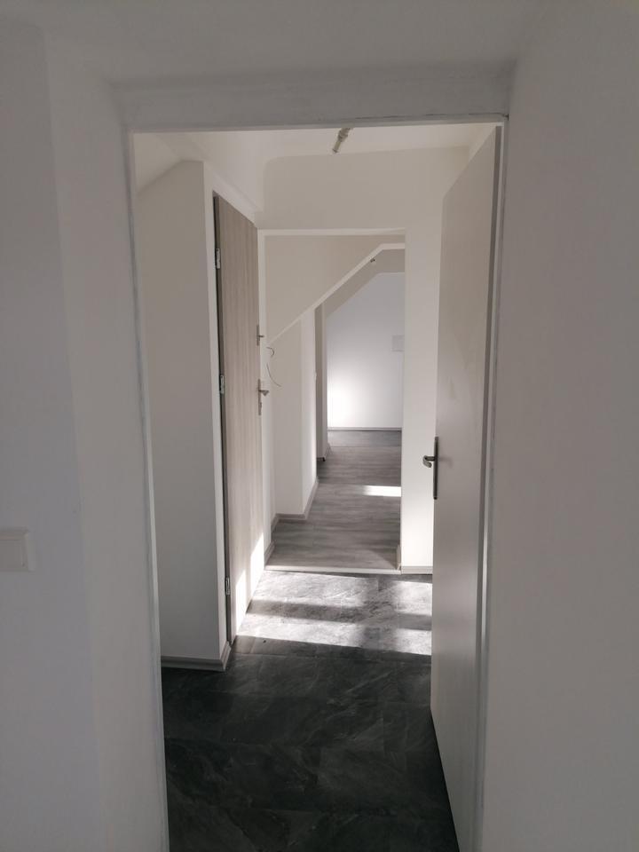 3-Zimmer Dachgeschosswohnung mit Klimaanlage zimmer