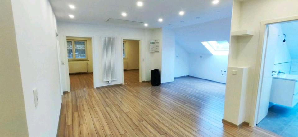 Dachgeschoßwohnung Iserlohn Grüne - 4 Zimmer, 100 m&sup2;, 900&euro; | Angebot:24770712