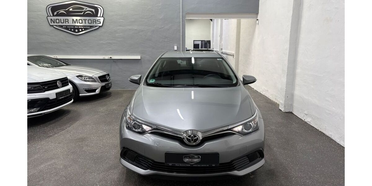 Toyota Auris 74.800 km 10.400 &euro; Iserlohn 58638