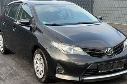 Toyota Auris 99.987 km 8.750 &euro; Dortmund 44149