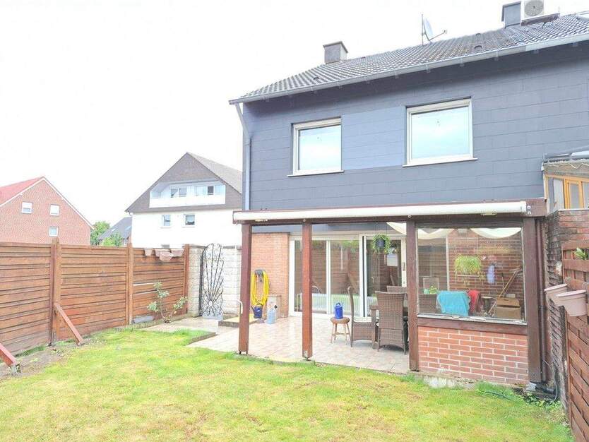 Reihenendhaus in ruhiger Anliegerstraße von Castrop-Rauxel auf Kaufgrundstück. 4 zimmer