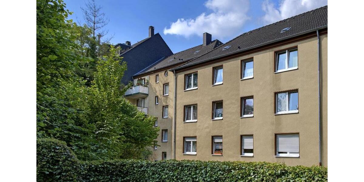 Geräumige 2,5 Zimmerwohnung mit großer Wohnküche, neuem Wannenbad mit Fenster sowie Balkon 2 zimmer