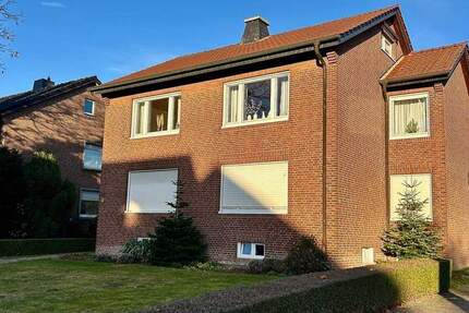 Attraktives Zweifamilienhaus inklusive Baugrundstück in zentraler Lage 6 zimmer