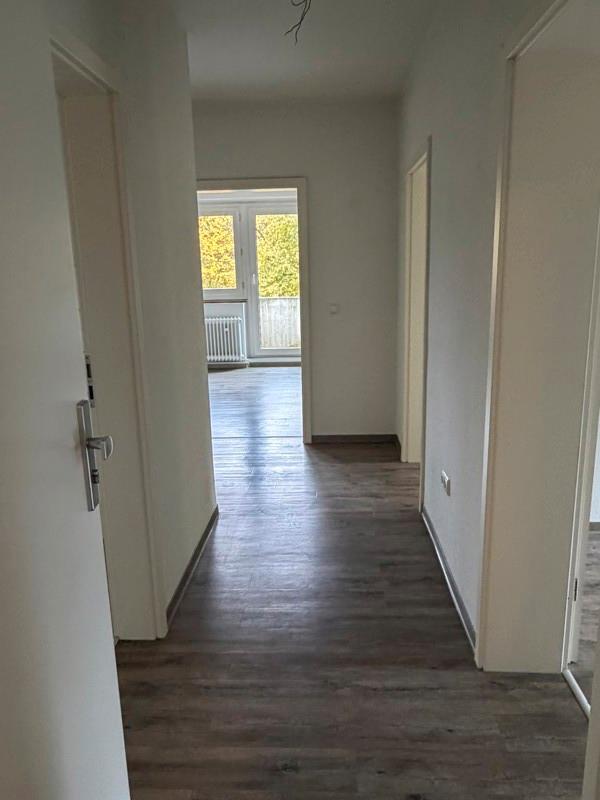 Wir renovieren für Sie!!! Gemütliche 3-Zimmer Wohnung zimmer