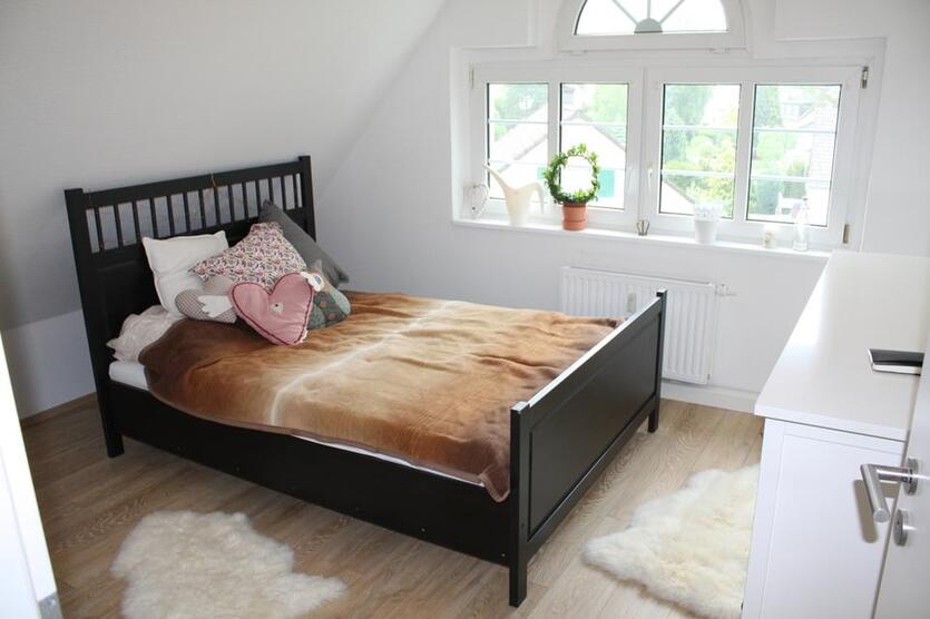 Stilvolle 3-Zimmer-Altbauwohnung mit offener Galerie –Tolle Wohnatmosphäre in ruhiger Lage zimmer