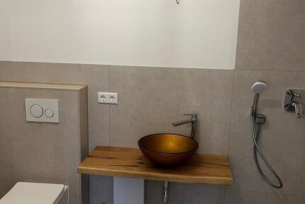 Biete eine frisch sanierte Wohnung zum Verkauf an