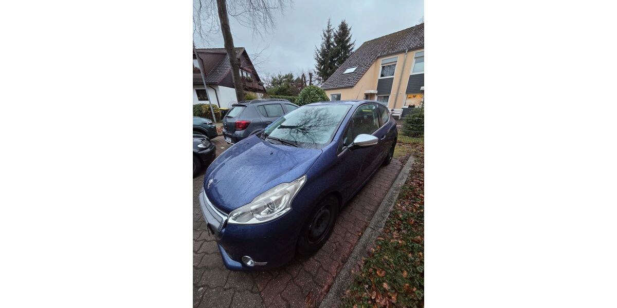 Peugeot 208 95.000 km 4.600 &euro; Menden 58706