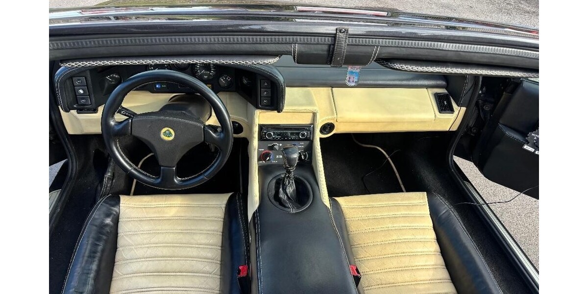 Lotus Esprit S4 82.400 km 65.000 &euro; Dortmund 44135