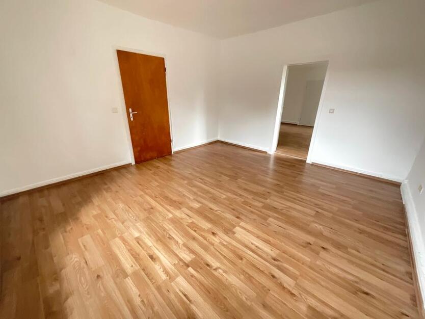 Große 3 Zimmerwohnung in historischem Haus zimmer
