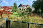 Teilsaniertes Einfamilienhaus auf großem Grundstück