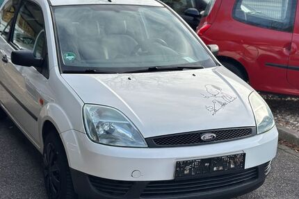 Ford Fiesta 181.000 km 1.390 € Essen 45145