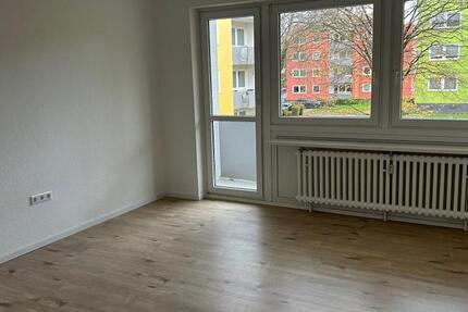 Erstbezug nach Sanierung - 3 Zimmer Wohnung mit Balkon im 1.Obergeschoss 3 zimmer