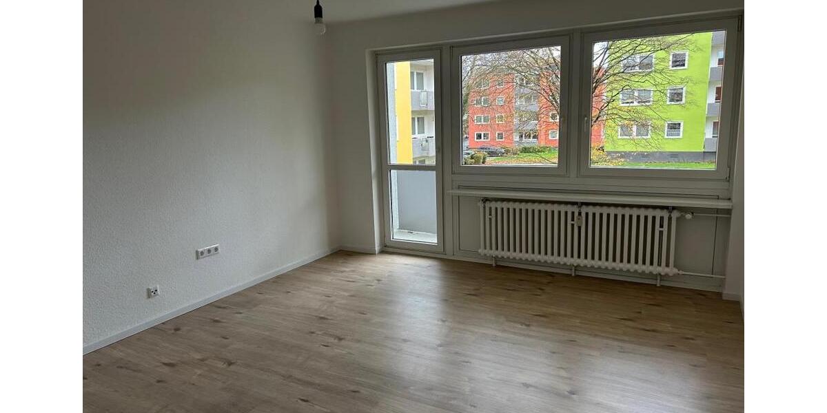 Erstbezug nach Sanierung - 3 Zimmer Wohnung mit Balkon im 1.Obergeschoss 3 zimmer