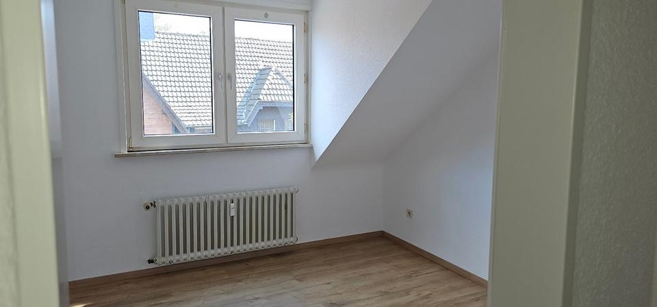 Dachgeschoßwohnung Gelsenkirchen Erle - 3.5 Zimmer, 71 m&sup2;, 367&euro; | Angebot:17052818