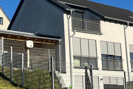 Moderne Doppelhaushälfte mit Fernblick nach Süden in der Berghofer Mark 3 zimmer