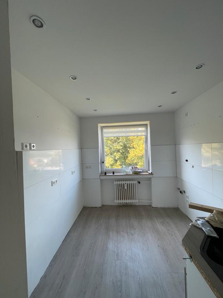 Sonnige kernsanierte 4 Zimmerwohnung mit Balkon und Stellplatz