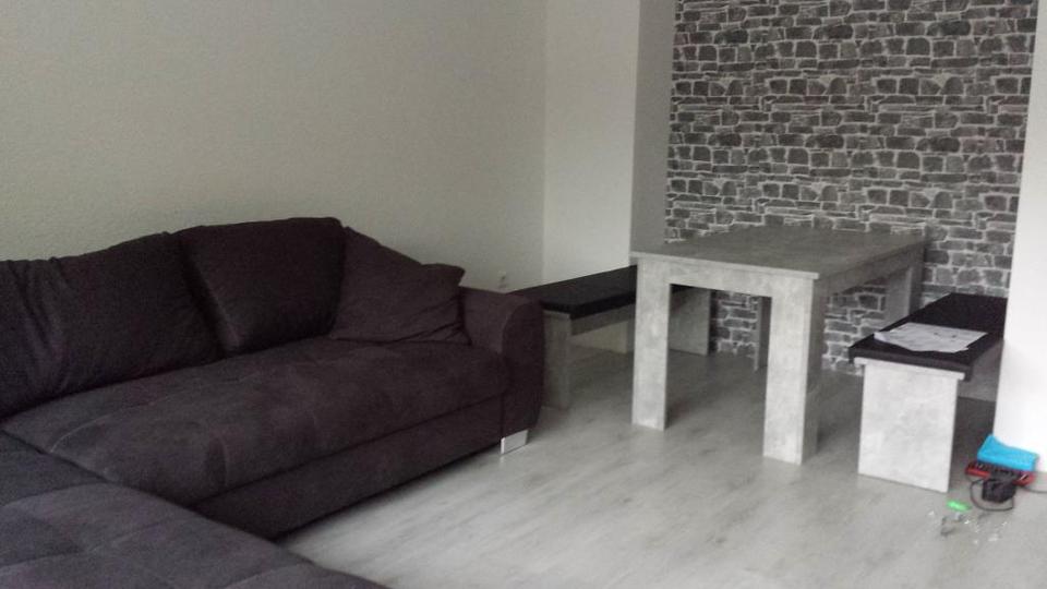 Bei VIVAWEST die Sonnenstrahlen auf dem eigenen Balkon genießen. zimmer