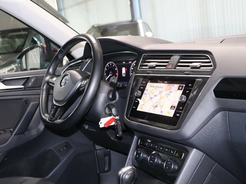 VW Tiguan 1.4 TSI DSG 4M SOUND / PANORAMA / AID 116.000 km 19.444 € Hamm 59077