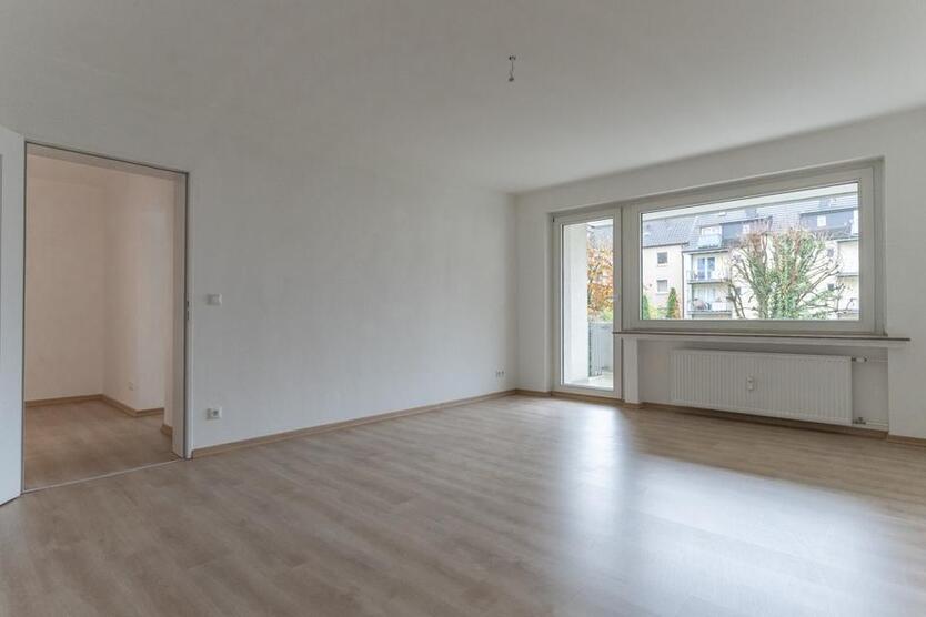 Schöne ca. 78m² große 3-Zimmer-Wohnung mit Balkon, Aufzug und hellem Tageslichtbad zimmer