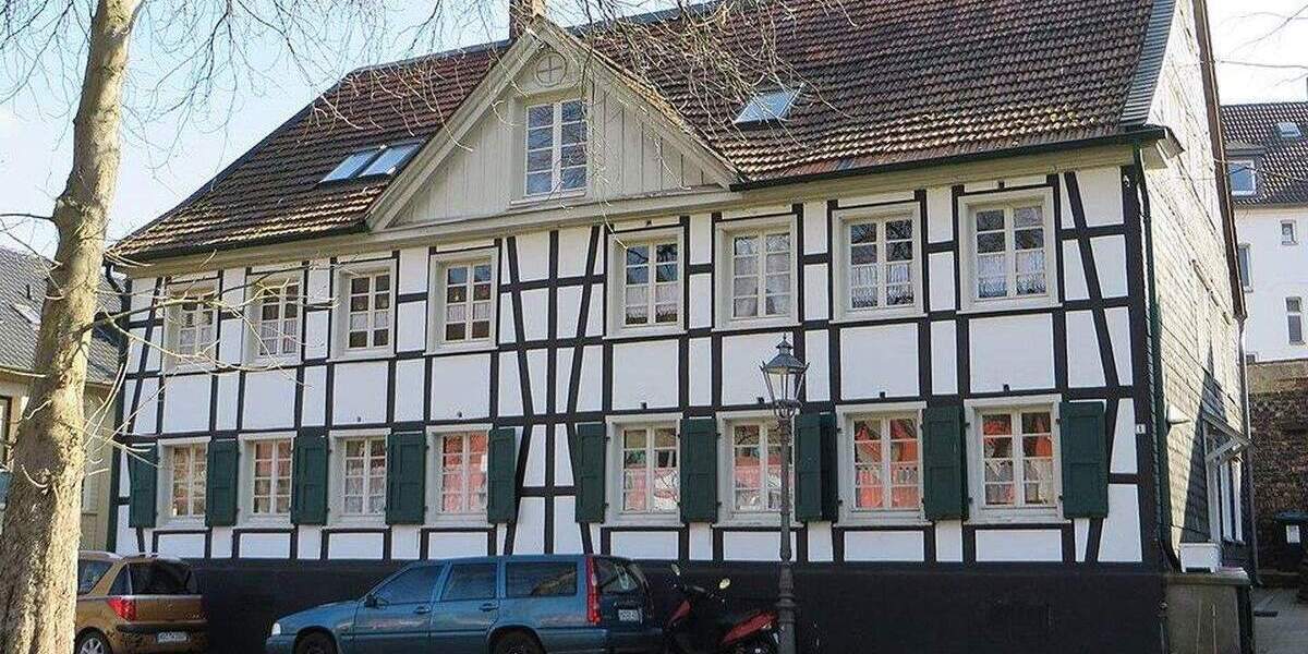 Charmante Dachgeschosswohnung im historischen Fachwerkhaus in Hagen - verfügbar ab 01.01.2026 6 zimmer