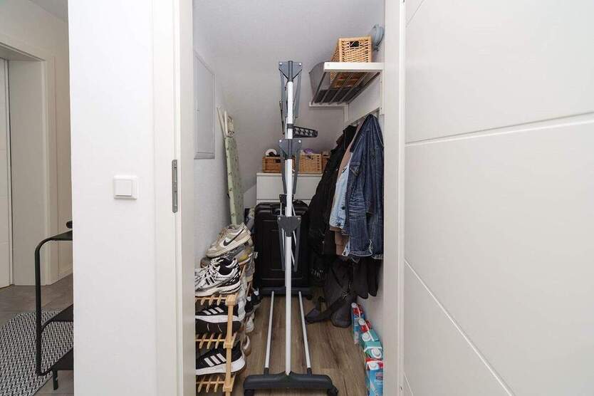 Hochwertige Erdgeschosswohnung mit Garten in kernsaniertem 3-Familienhaus 4 zimmer