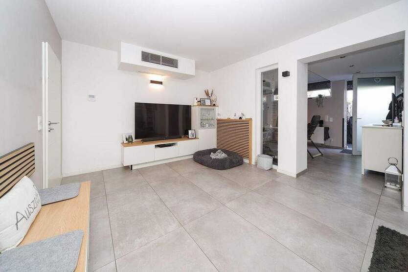 Hochwertige Erdgeschosswohnung mit Garten in kernsaniertem 3-Familienhaus 4 zimmer