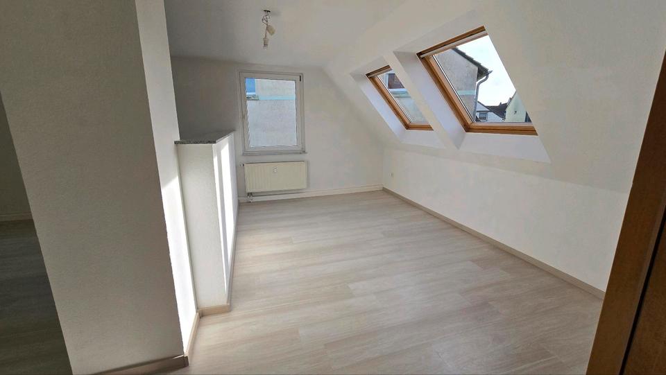 Dachgeschoßwohnung Castrop-Rauxel Deinighausen - 2.5 Zimmer, 64 m&sup2;, 475&euro; | Angebot:25131213
