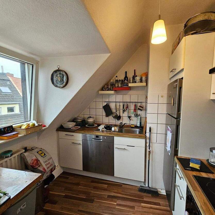 Charmante 3-Zimmer Dachgeschosswohnung inkl. Küche in zentraler Lage 3 zimmer