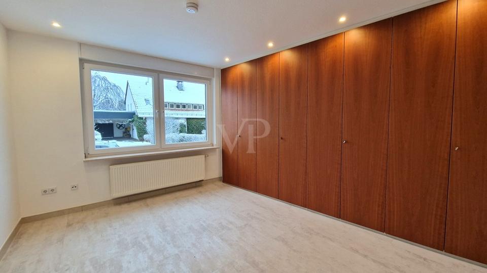 Erdgeschoßwohnung Iserlohn - 5 Zimmer, 180 m&sup2;, 1.600&euro; | Angebot:24791702