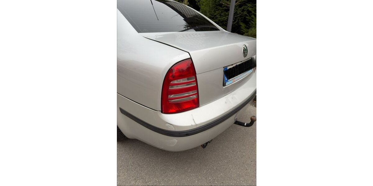 Skoda Superb 233.305 km 2.300 &euro; Dortmund 44328