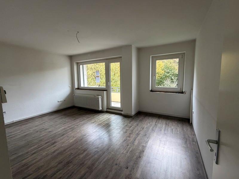 Wir renovieren für Sie!!! Gemütliche 3-Zimmer Wohnung zimmer